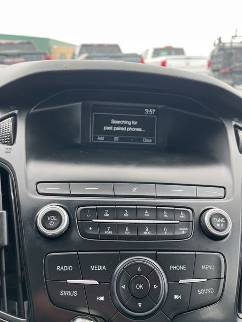 Used 2018 Ford Focus SE w/ SE Appearance Package FWD image 44