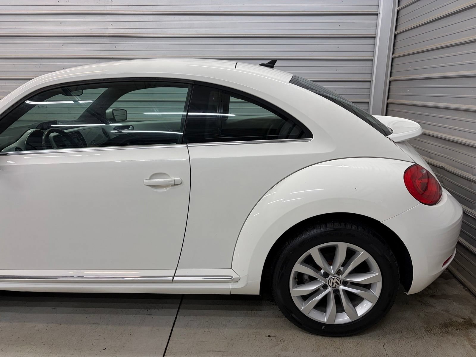 Used 2013 Volkswagen Beetle TDI FWD image 5