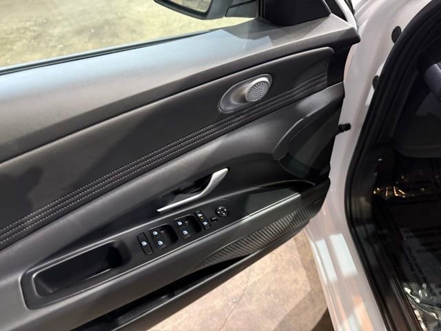 New 2025 Hyundai Elantra Limited image 10