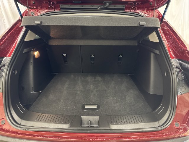 Used 2025 Chevrolet Trax LT FWD image 23