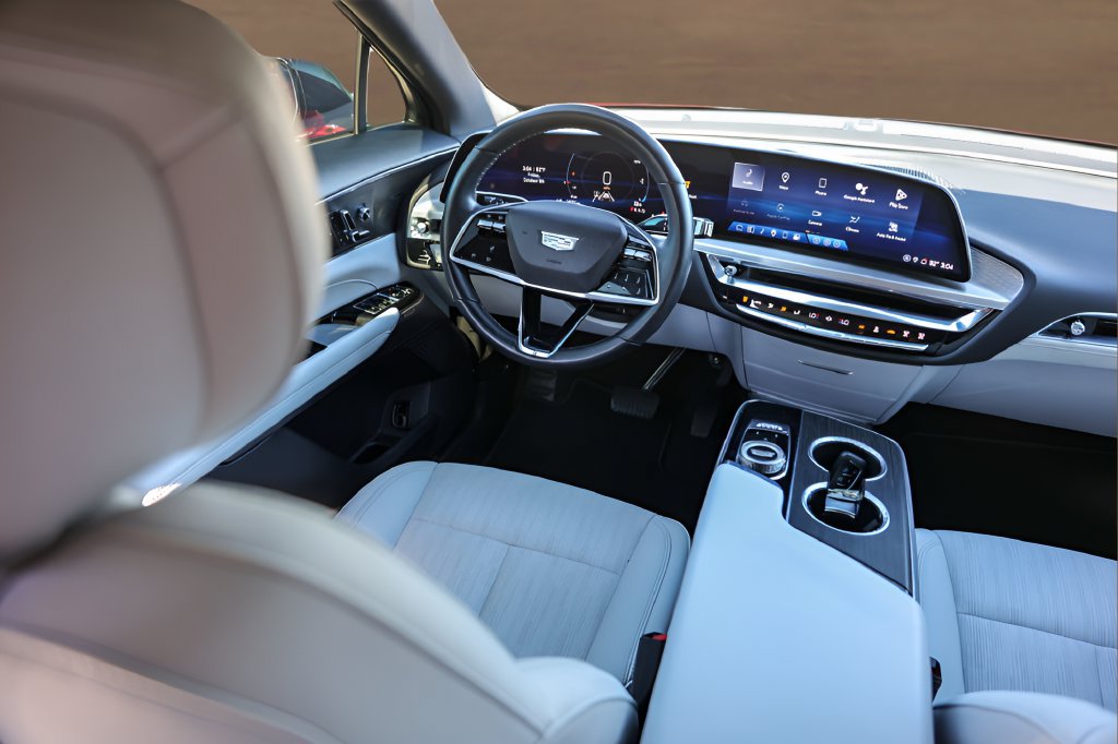 Certified 2024 Cadillac Lyriq Luxury RWD image 23
