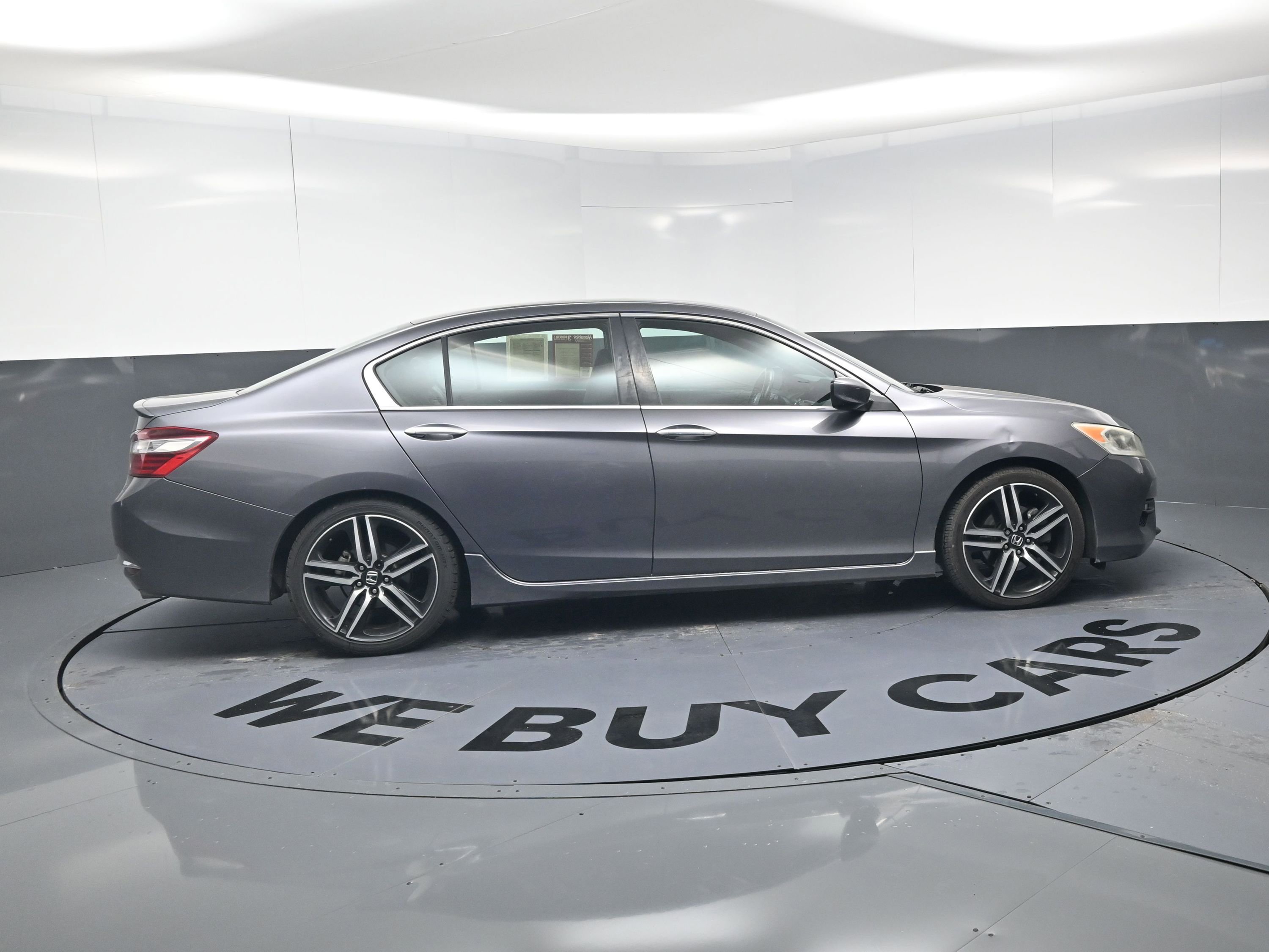 Used 2017 Honda Accord Sport image 10