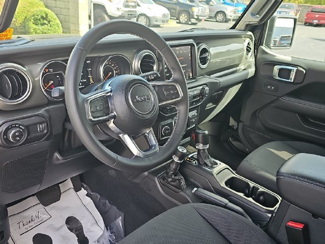 Used 2023 Jeep Gladiator Overland AWD/4WD image 15
