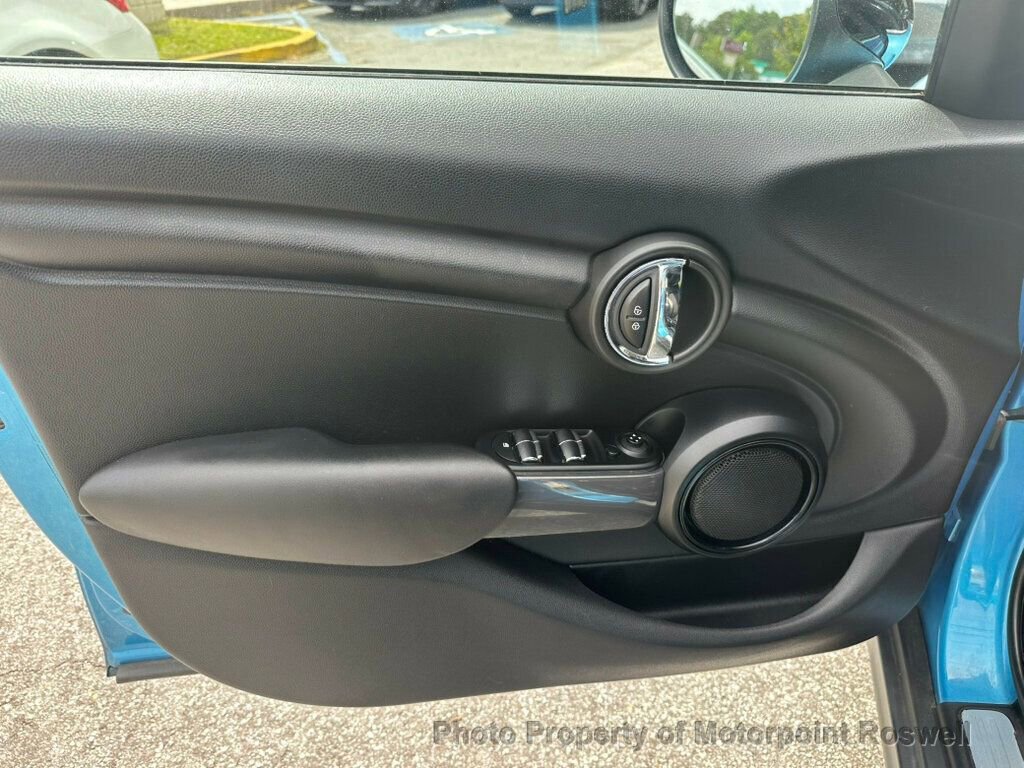 Used 2015 MINI Cooper 4-Door Hardtop FWD image 9