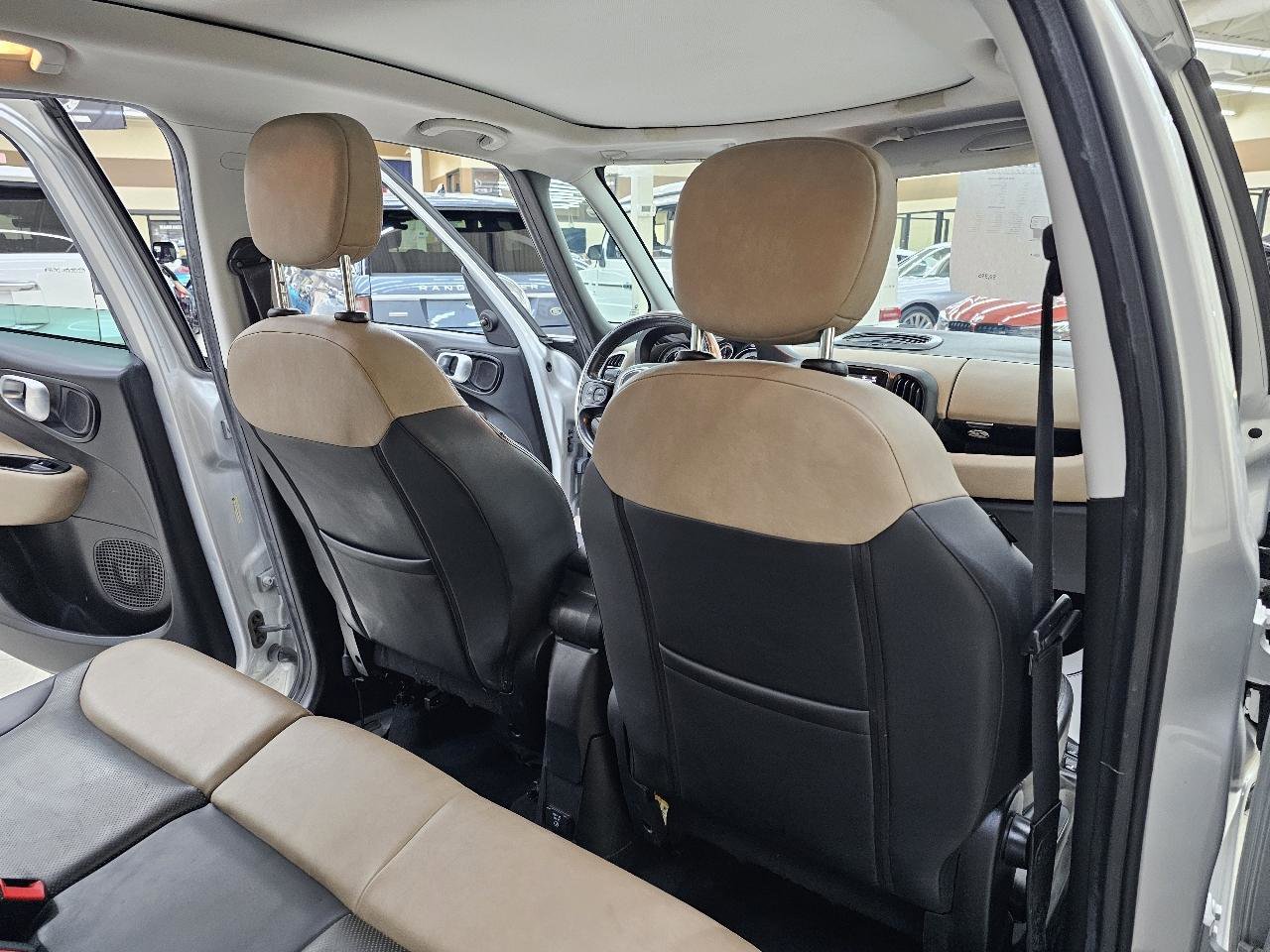 Used 2017 FIAT 500L Lounge w/ Premium Package FWD image 22