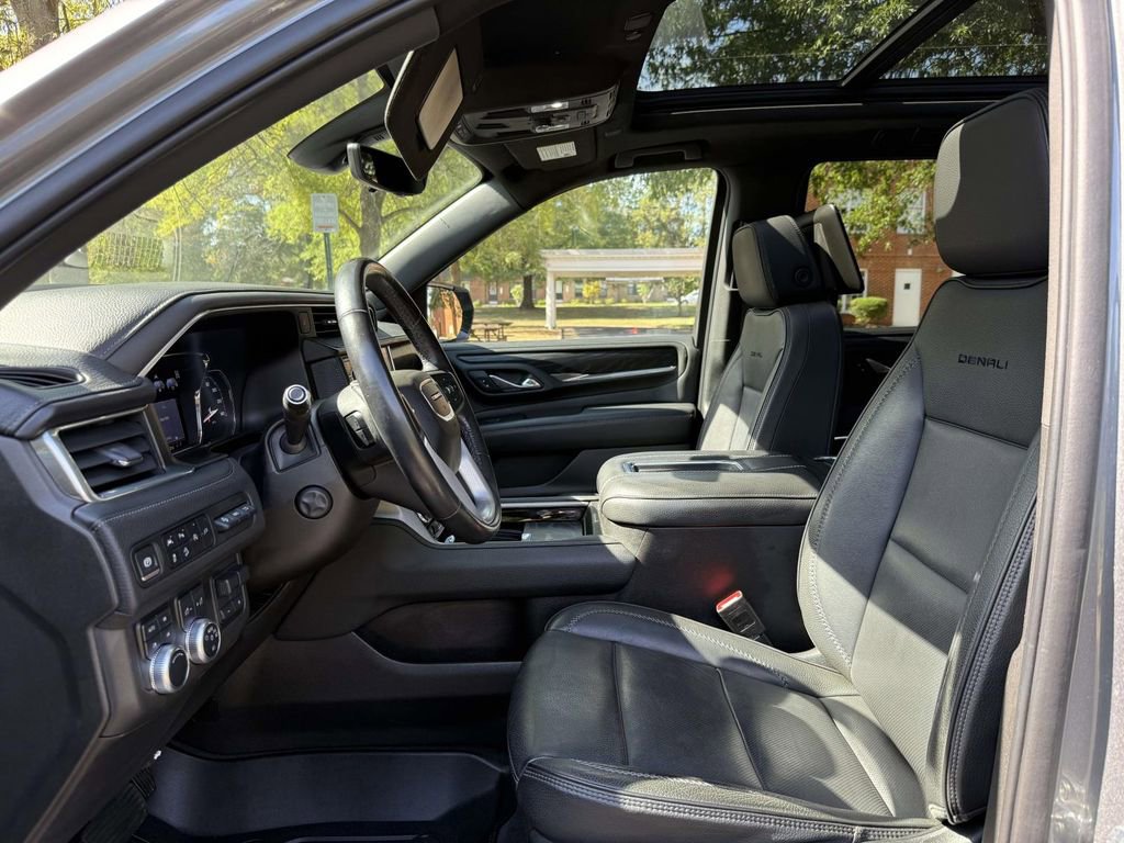 Used 2021 GMC Yukon Denali w/ Denali Premium Package image 12