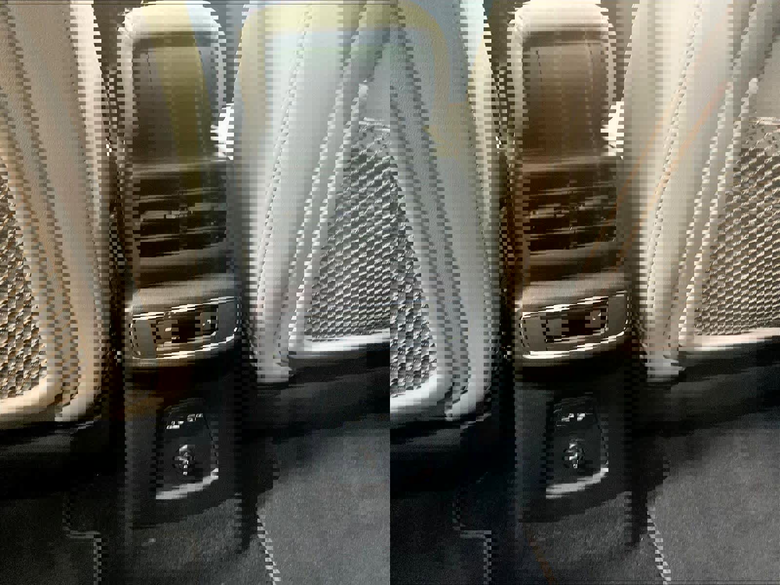 Used 2024 Audi Q4 e-tron Premium w/ Convenience Package image 33