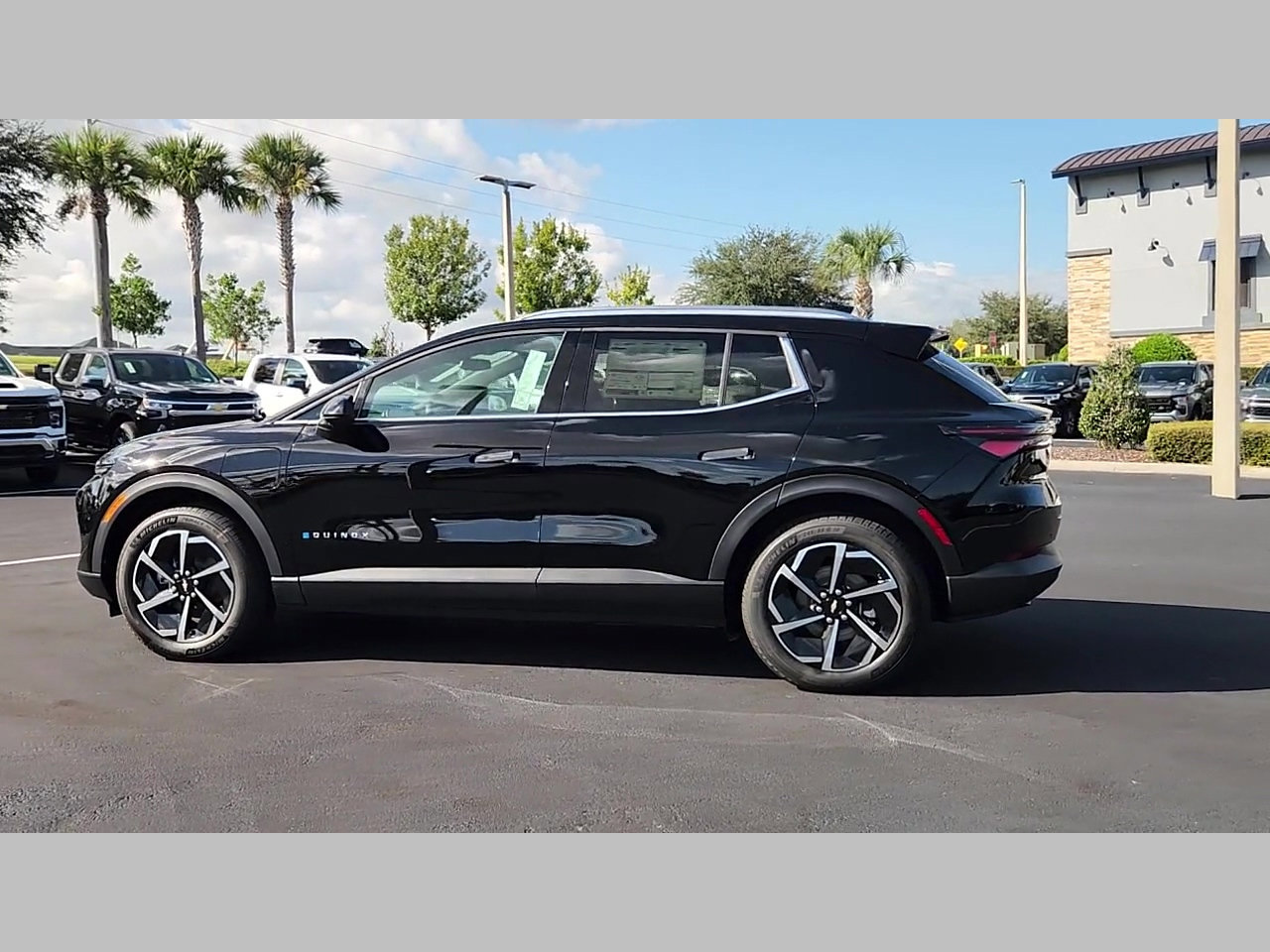 New 2026 Chevrolet Equinox EV LT AWD/4WD image 17