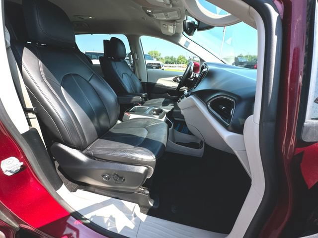 Used 2019 Chrysler Pacifica Touring-L Plus w/ Tire & Wheel Group FWD image 28
