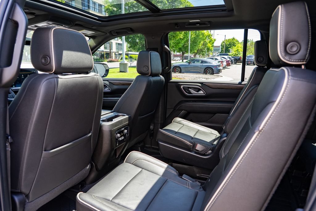 Used 2022 Chevrolet Suburban Premier AWD/4WD image 26
