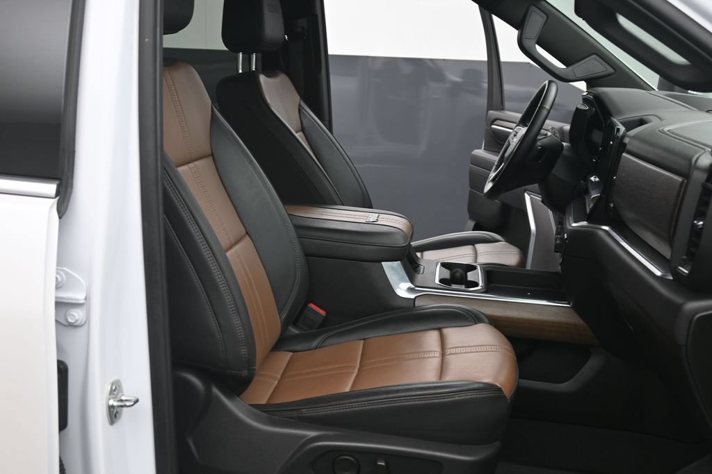 Certified 2025 Chevrolet Silverado 3500 High Country w/ High Country Premium Package AWD/4WD image 11