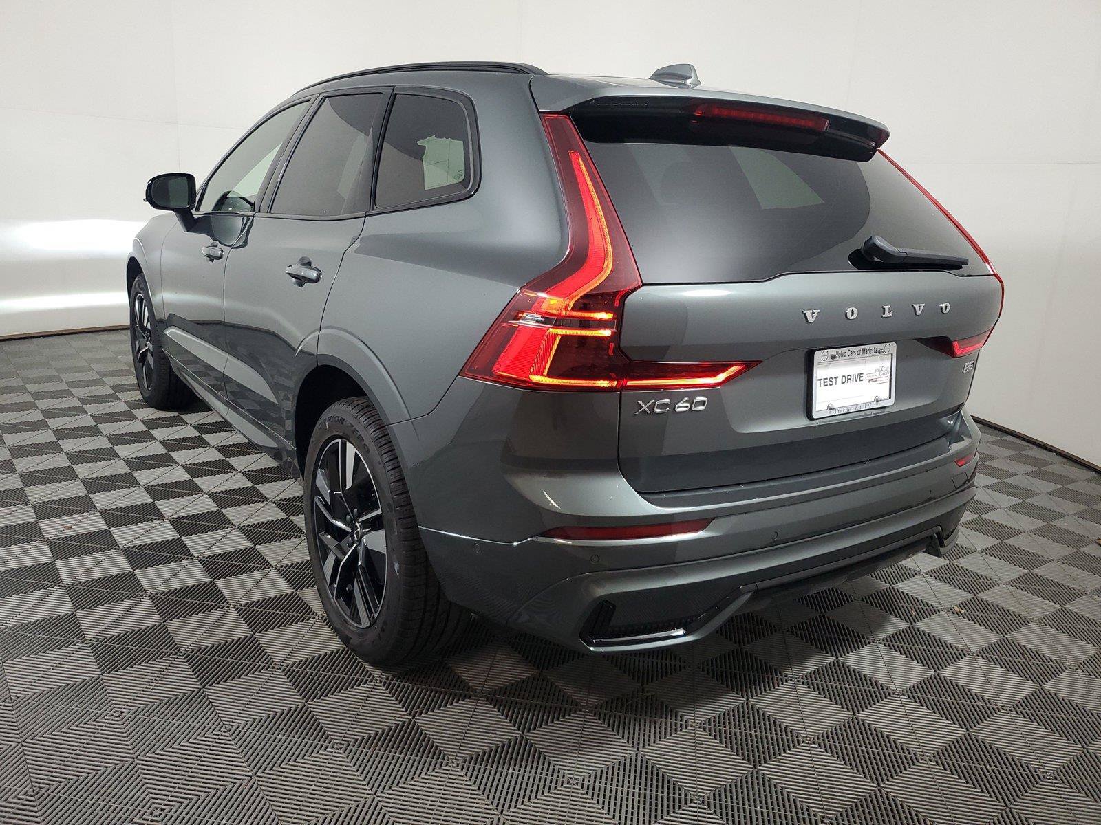 New 2027 Volvo XC60 B5 Plus AWD/4WD image 4