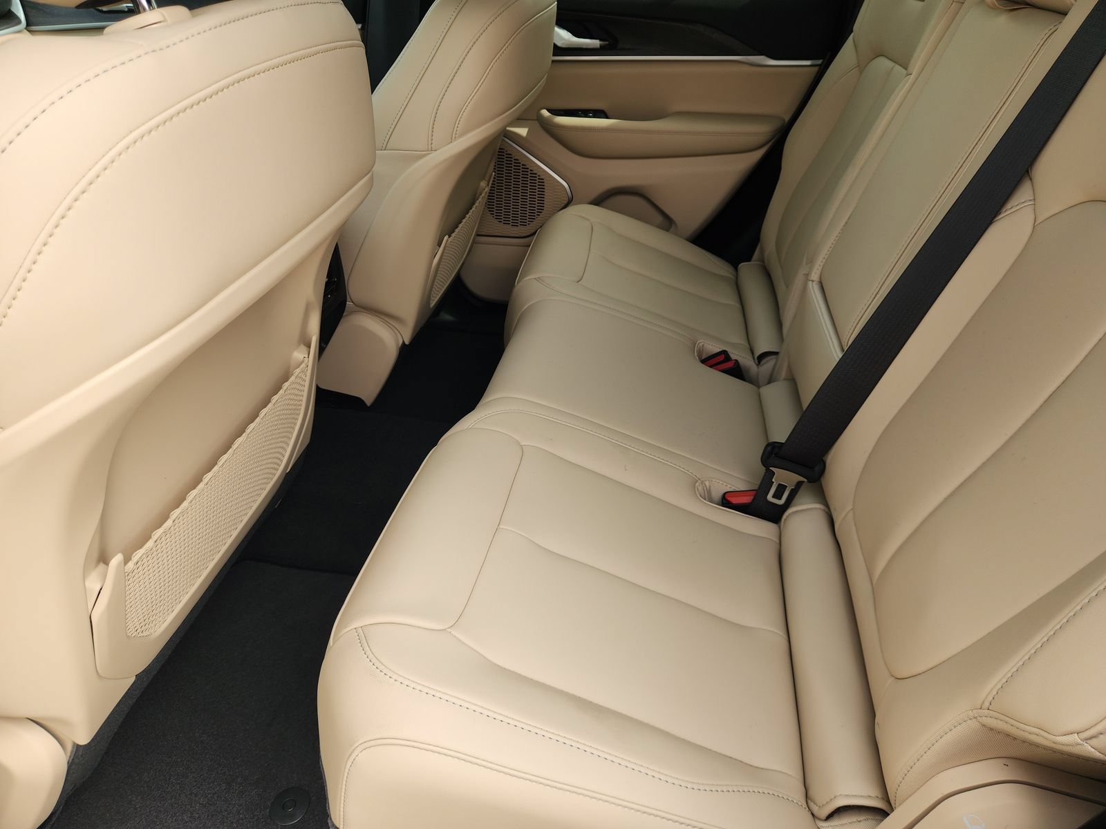 New 2026 Jeep Grand Cherokee Limited RWD image 22