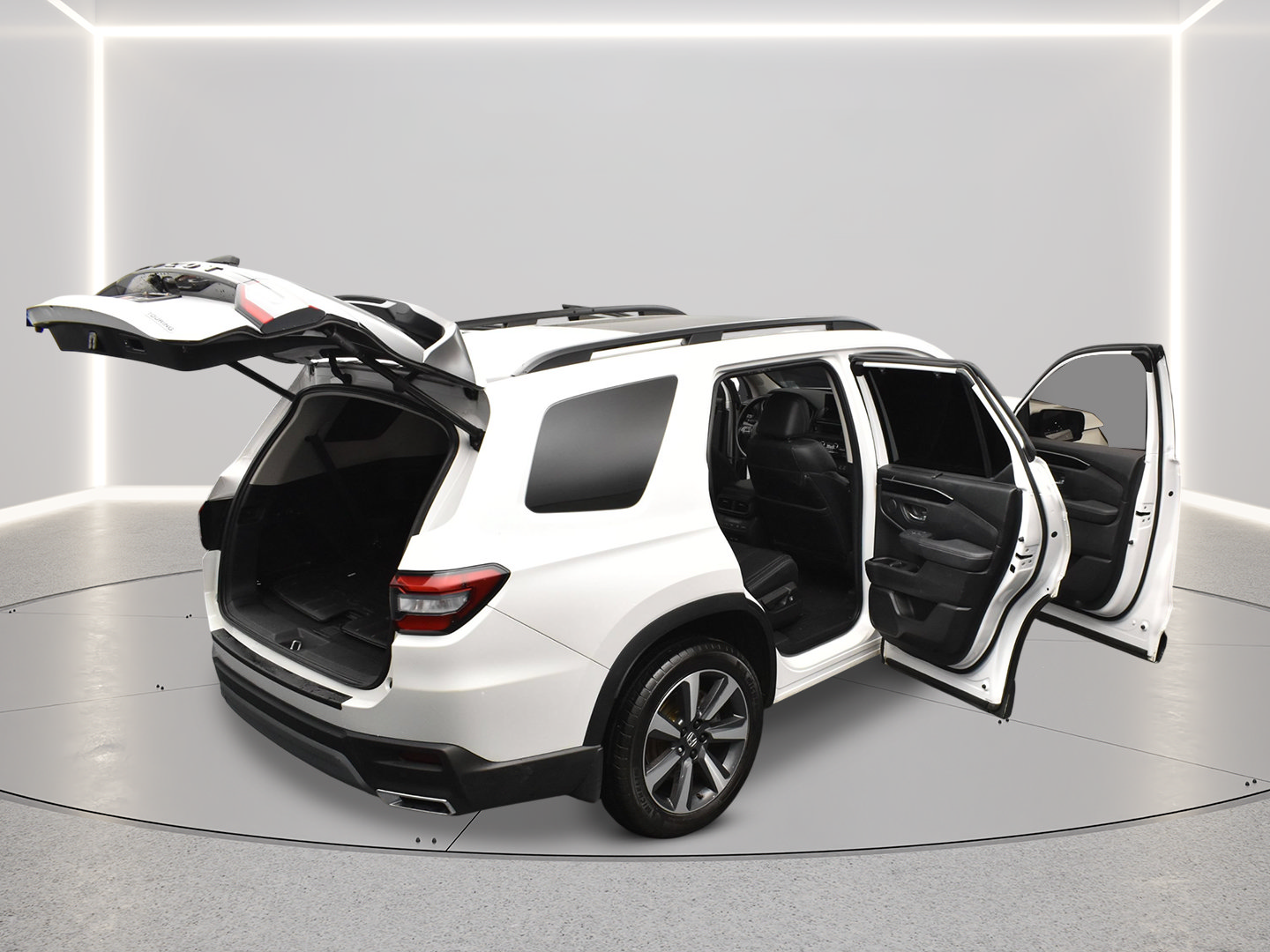 Used 2023 Honda Pilot Touring image 10