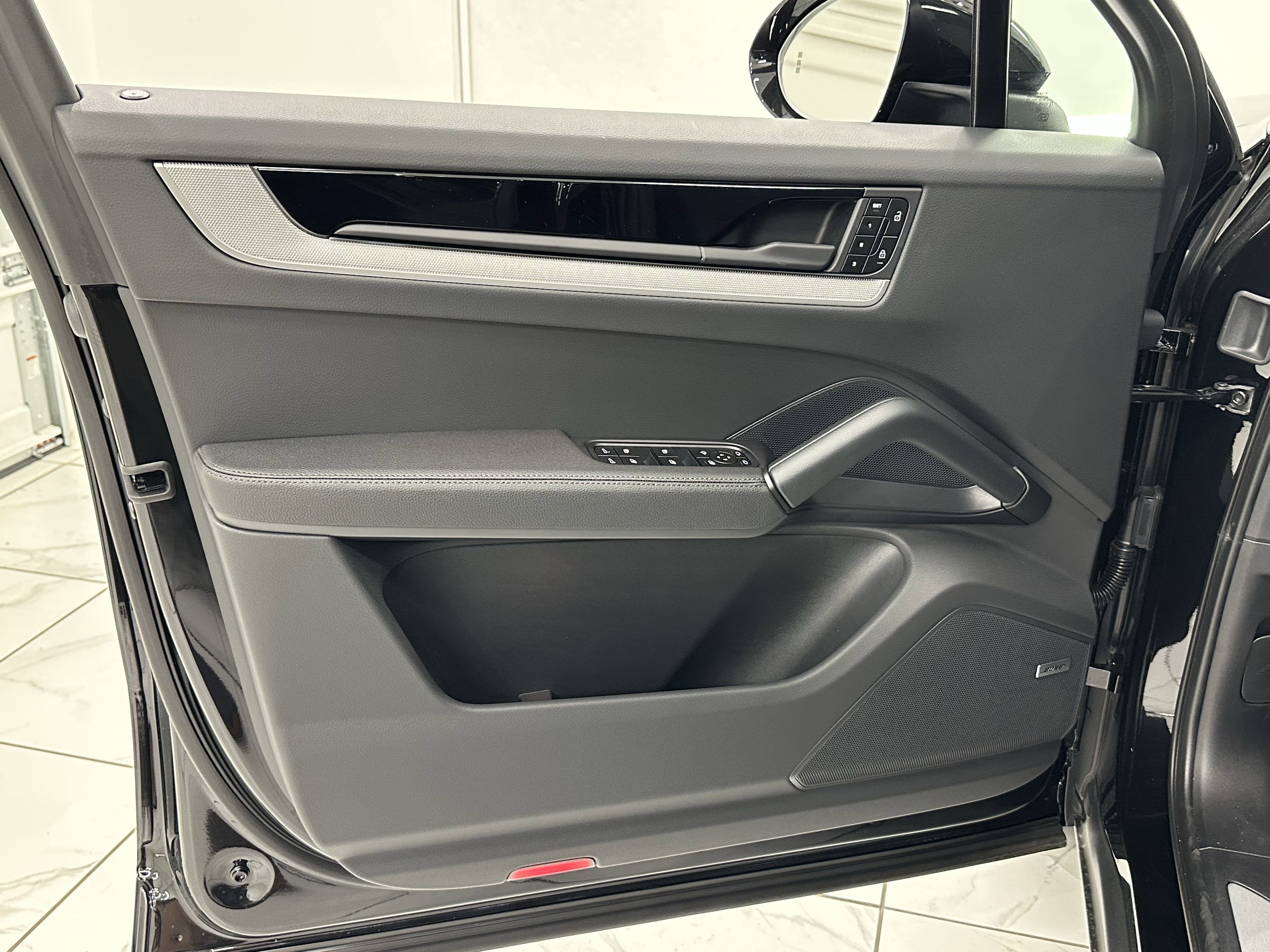 Certified 2025 Porsche Cayenne image 27