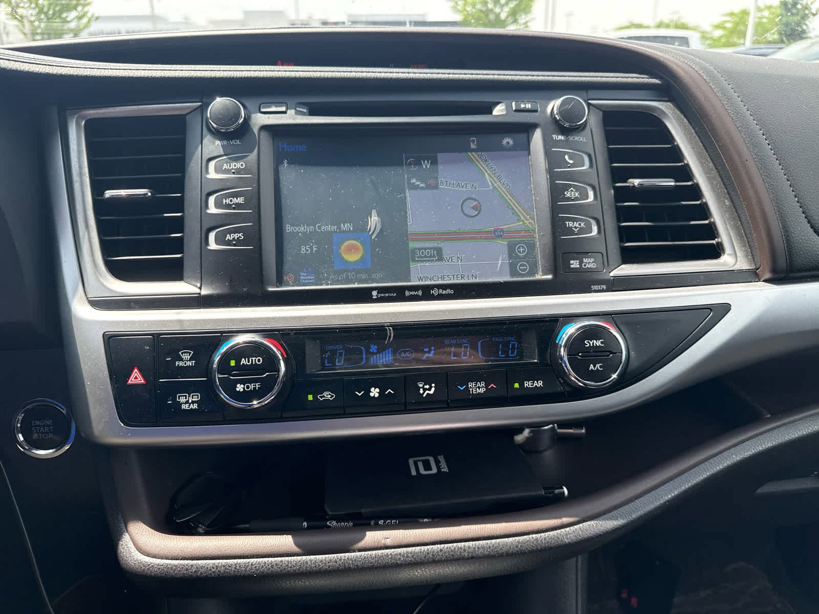 Used 2017 Toyota Highlander XLE AWD/4WD image 9