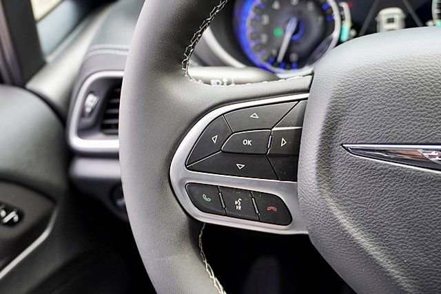New 2026 Chrysler Pacifica Select AWD/4WD image 38