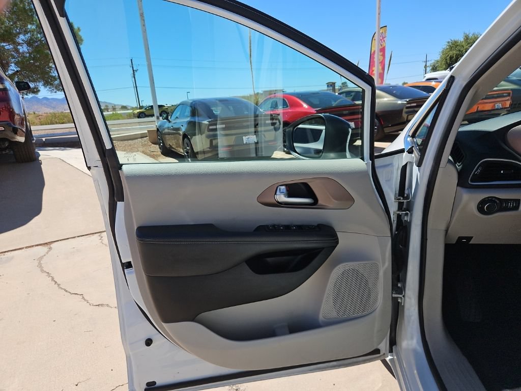 Used 2024 Chrysler Voyager LX FWD image 11