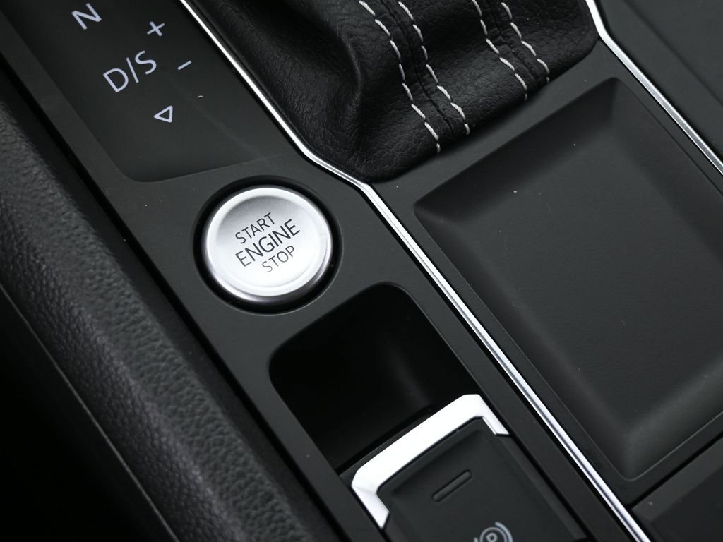 Used 2021 Volkswagen Atlas Cross Sport SE w/ Panoramic Sunroof Package image 30