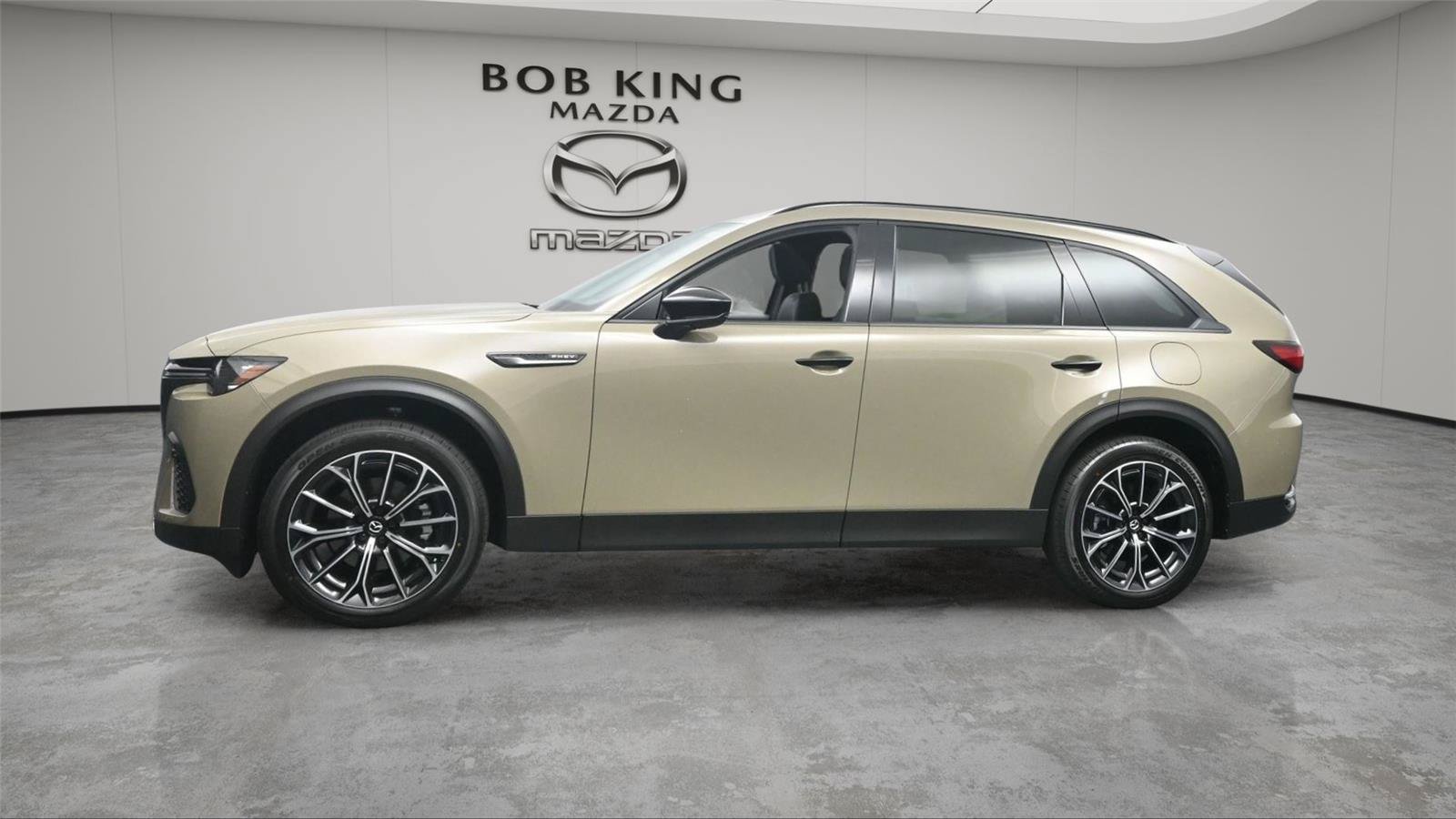 New 2025 MAZDA CX-70 Plug-In Hybrid w/ Premium Plus AWD/4WD image 3