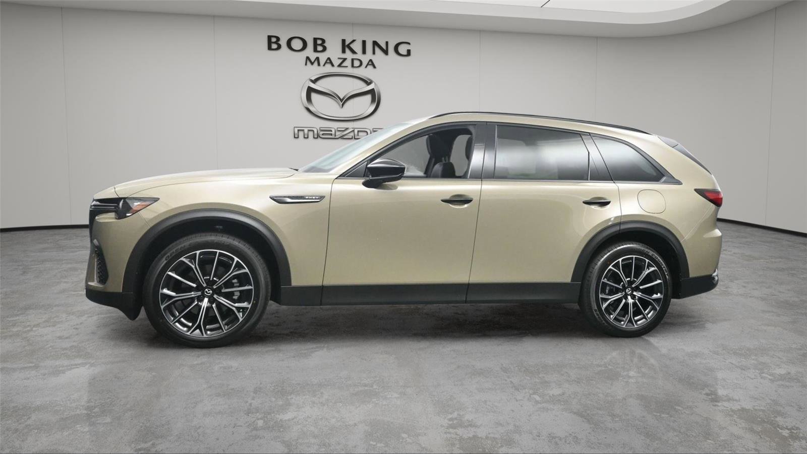 New 2025 MAZDA CX-70 Plug-In Hybrid w/ Premium Plus image 3