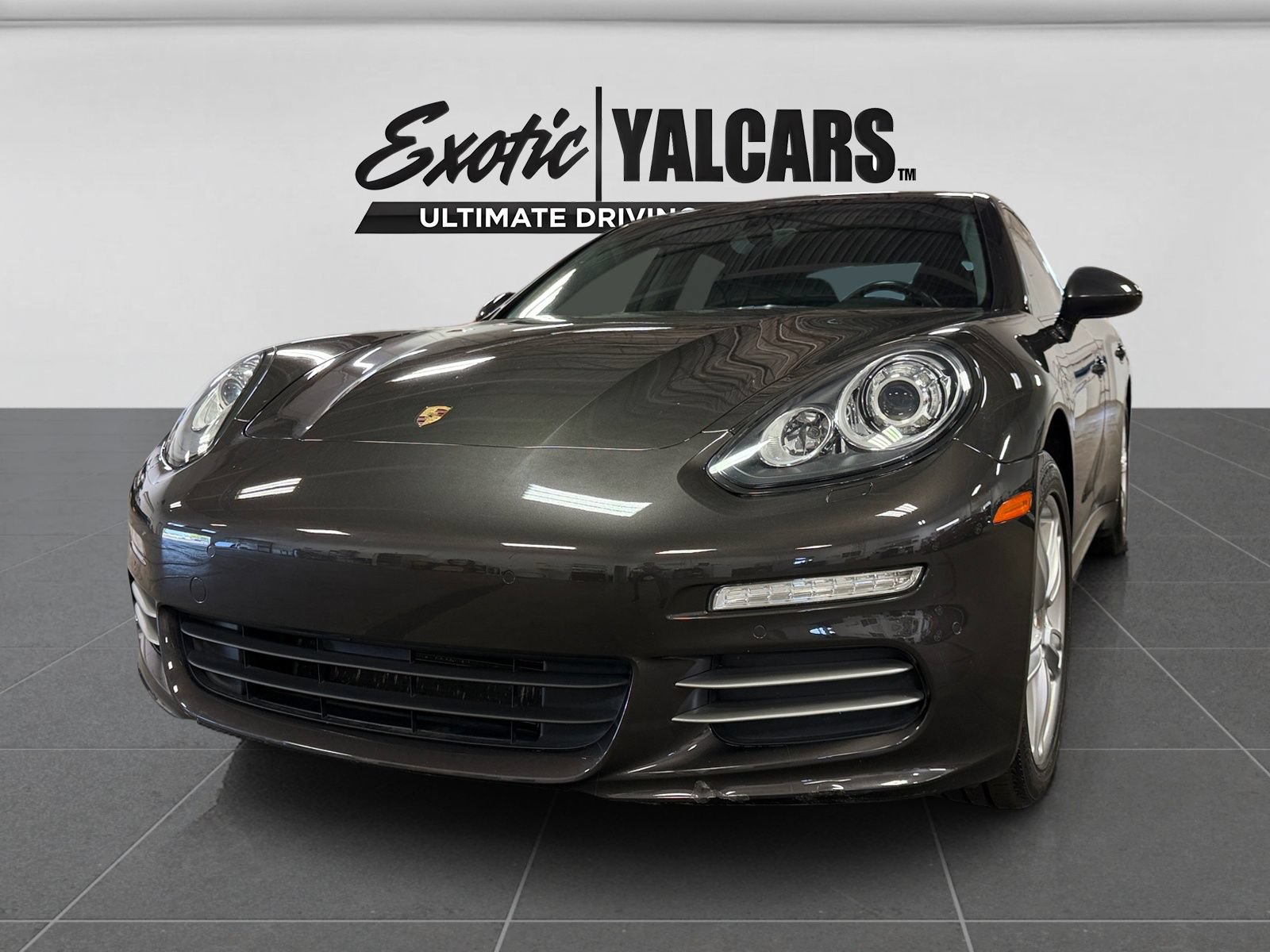 Used 2014 Porsche Panamera 4 w/ Premium Package AWD/4WD image 9
