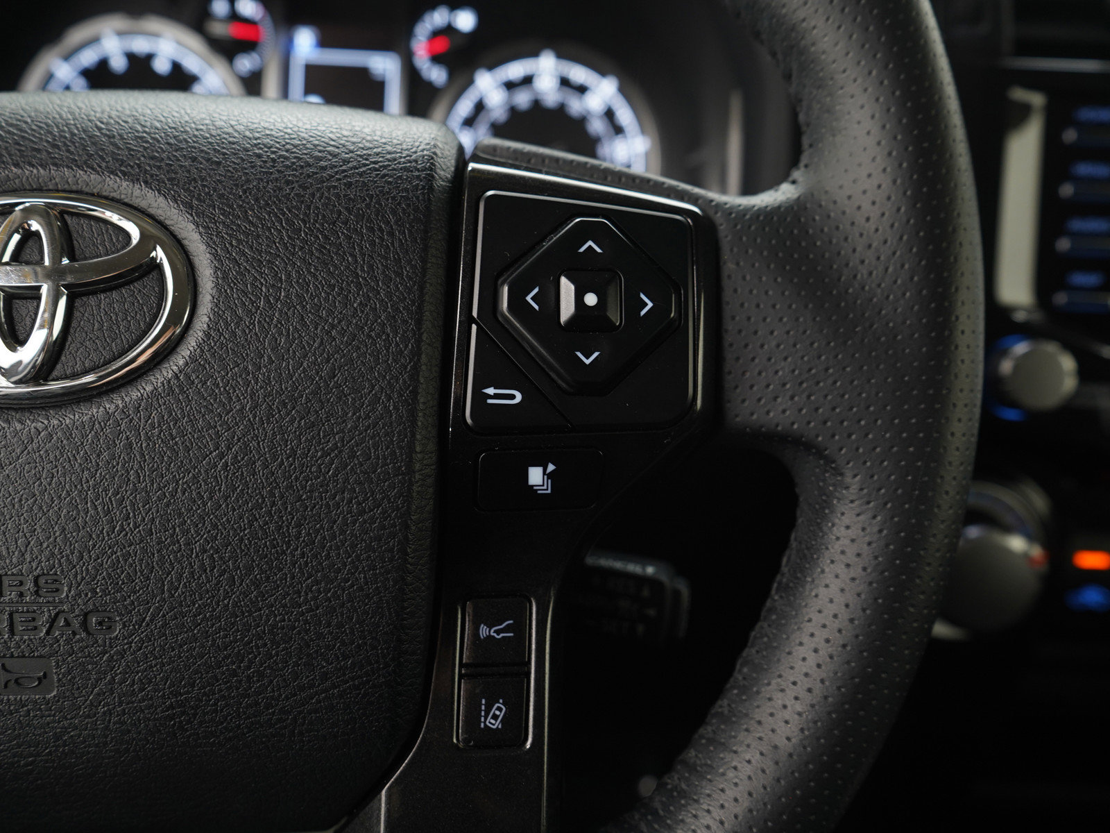 Used 2020 Toyota 4Runner TRD Off-Road Premium AWD/4WD image 27