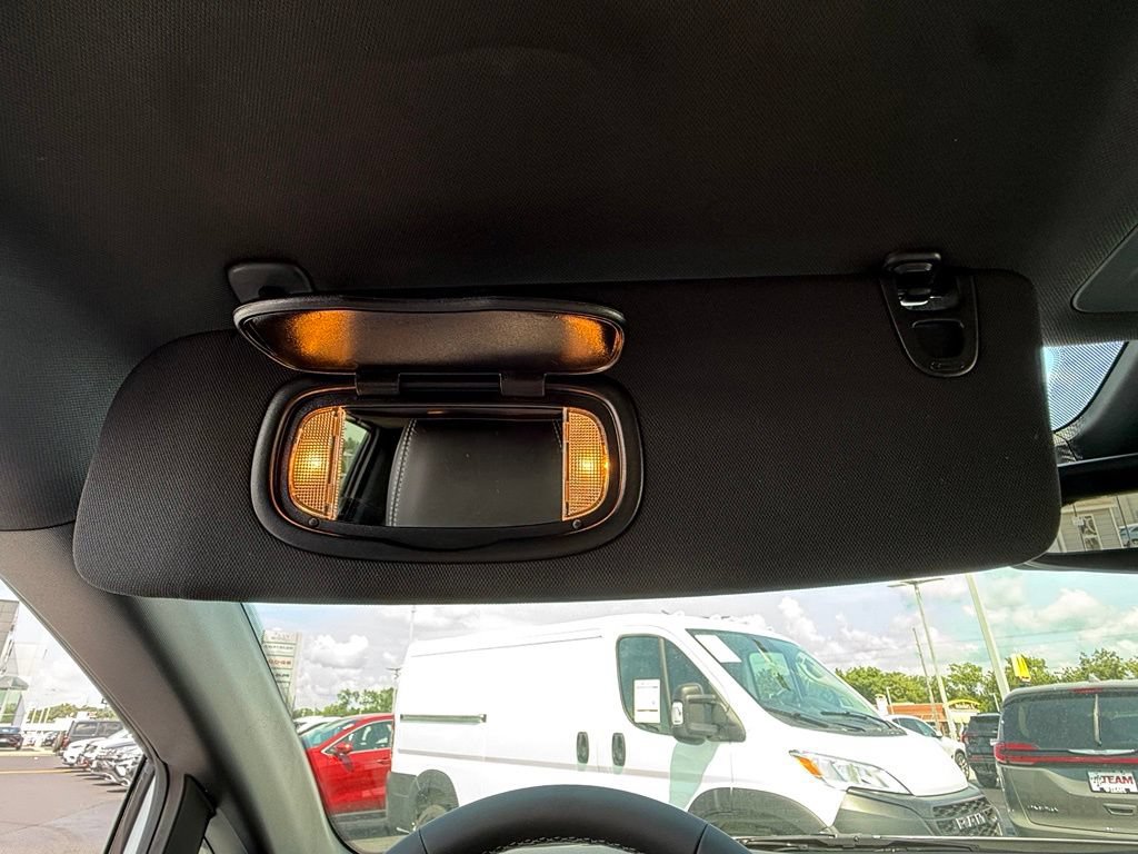 Used 2026 Chrysler Pacifica Select FWD image 28