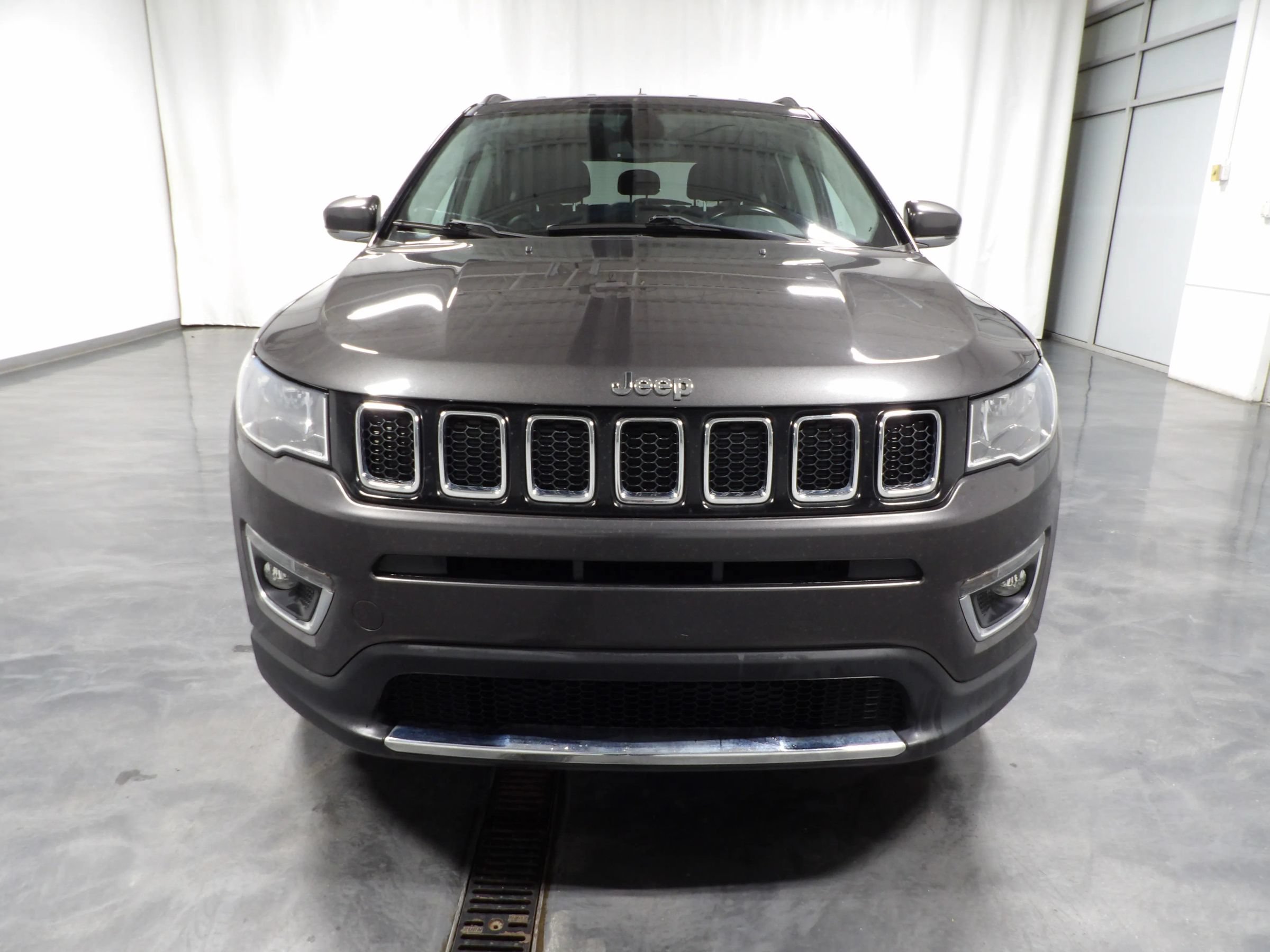 Used 2019 Jeep Compass Limited w/ Safety & Security Group AWD/4WD image 2