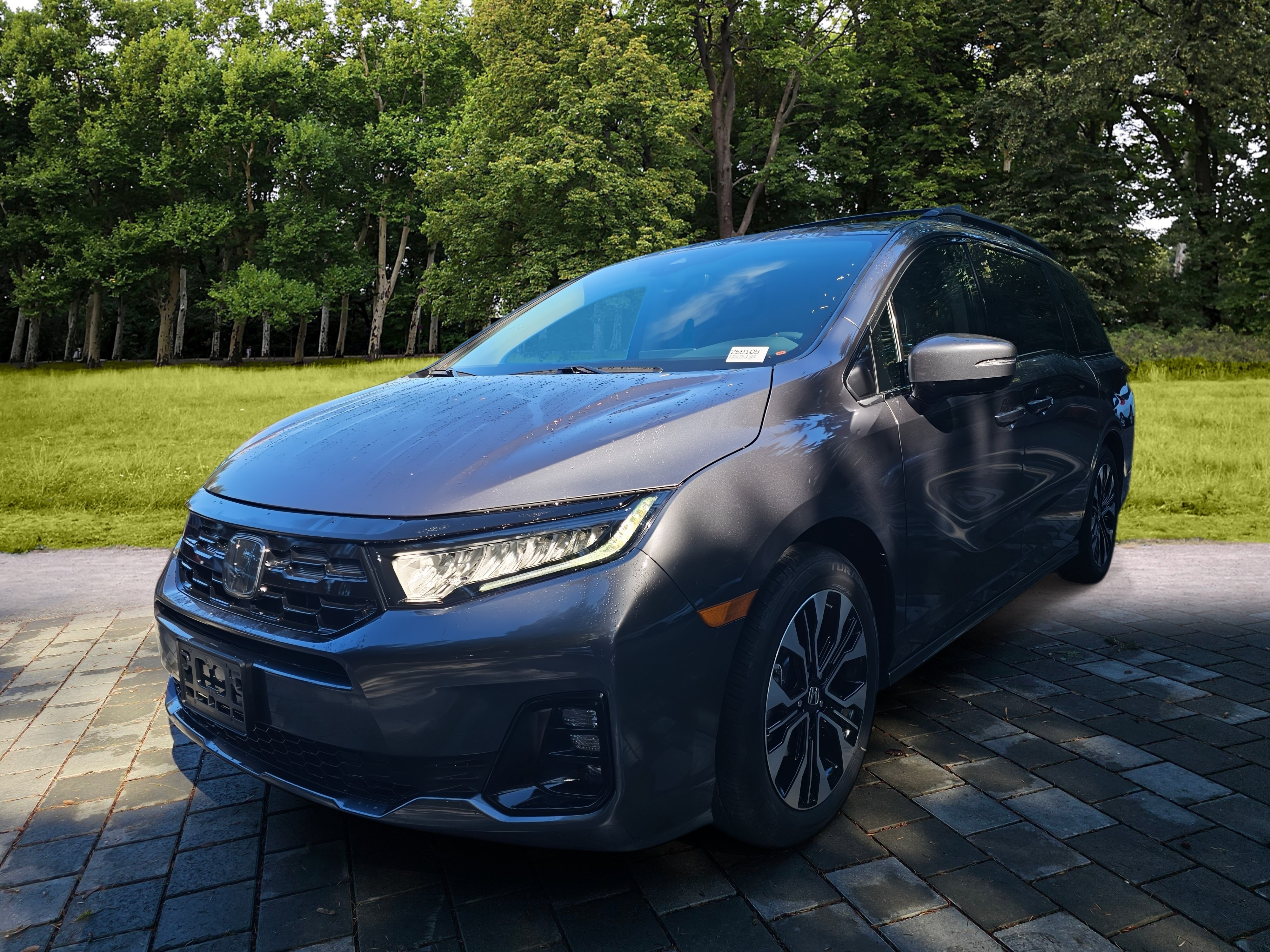 New 2026 Honda Odyssey Elite image 3
