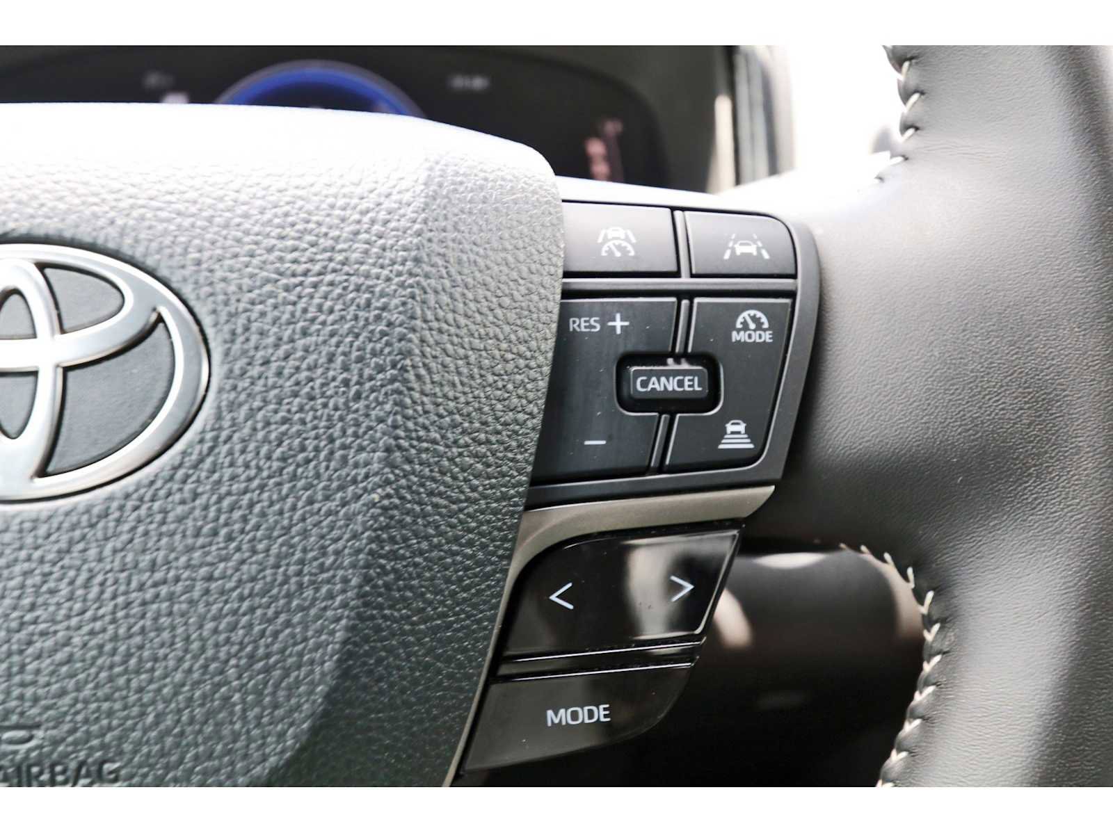 Used 2025 Toyota Camry SE w/ Convenience Package FWD image 16