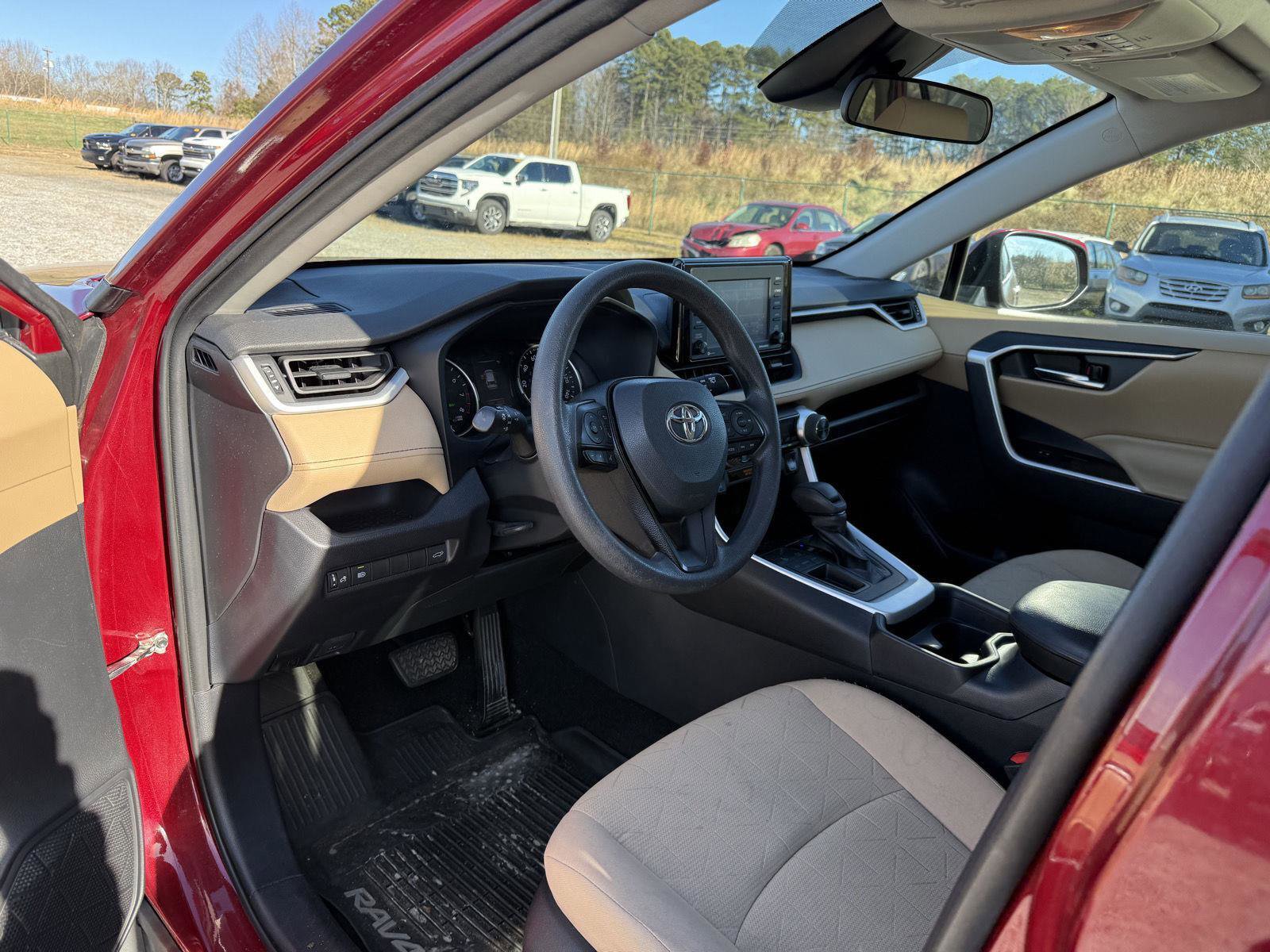 Used 2020 Toyota RAV4 XLE image 12