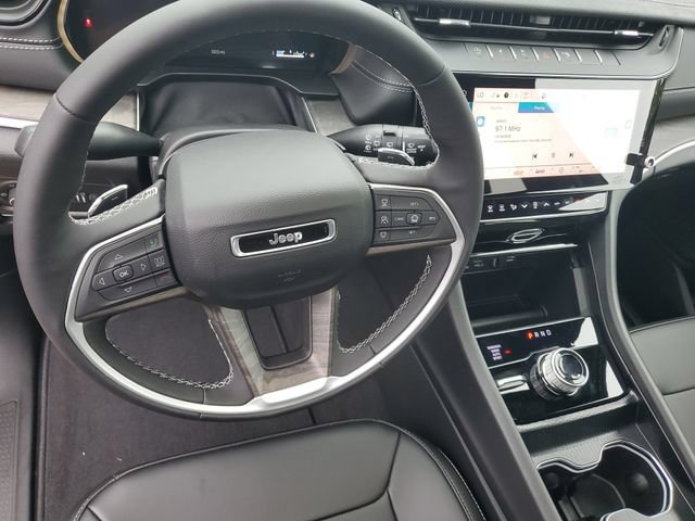 New 2026 Jeep Grand Cherokee Limited w/ Limited Altitude Package AWD/4WD image 19