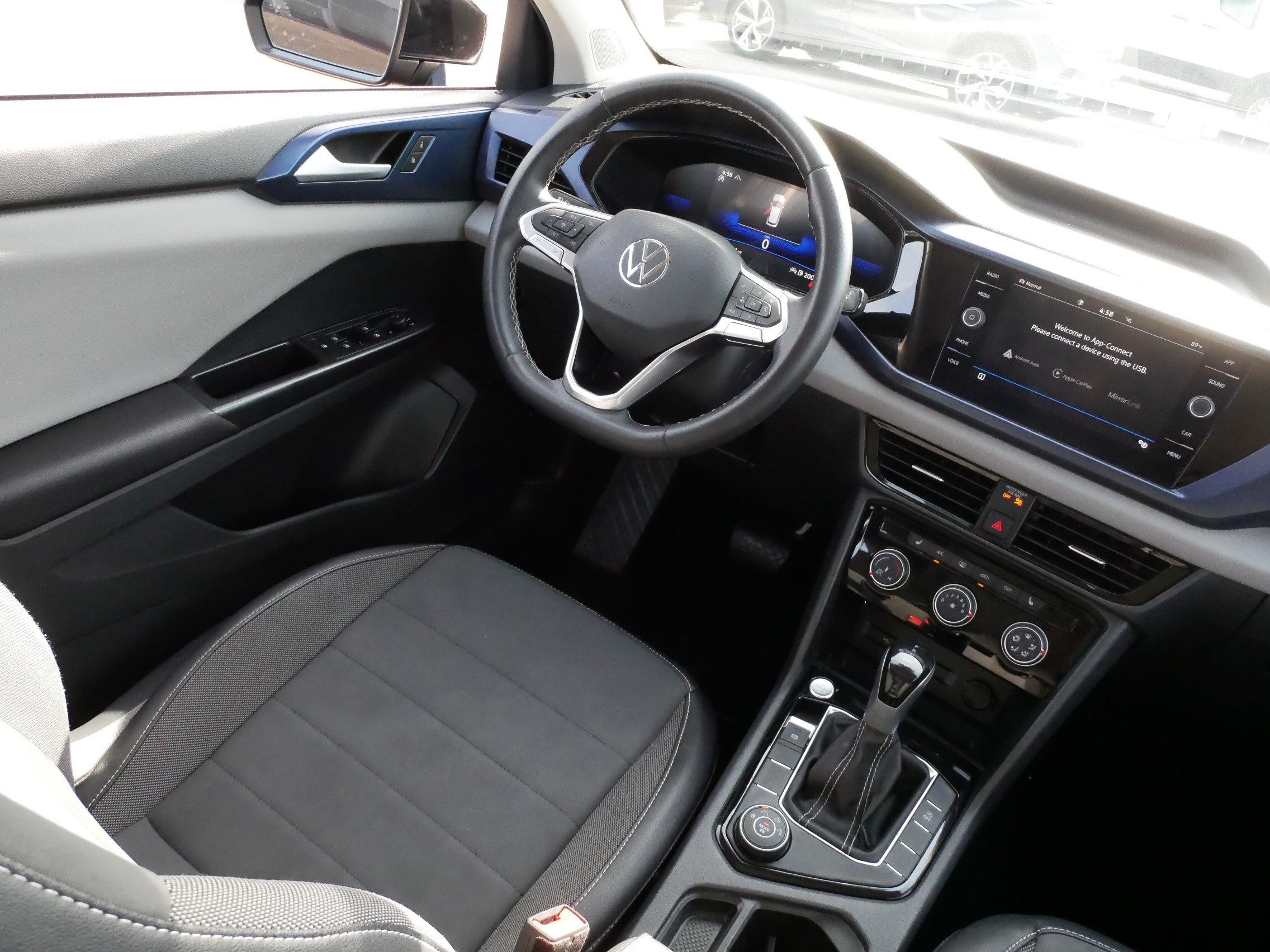 Certified 2023 Volkswagen Taos SE w/ Panoramic Sunroof Package AWD/4WD image 9