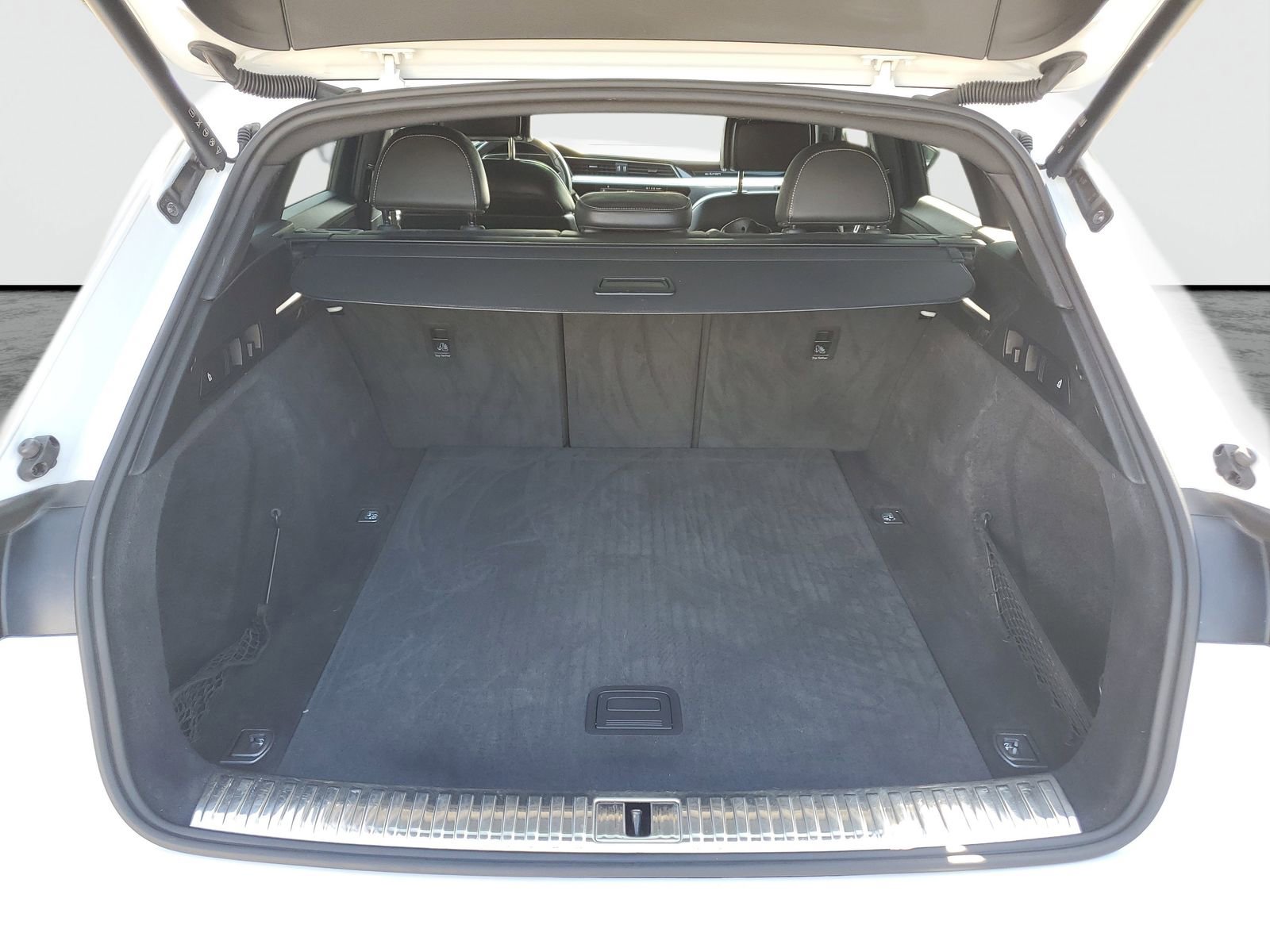 Used 2023 Audi e-tron S Premium Plus image 8