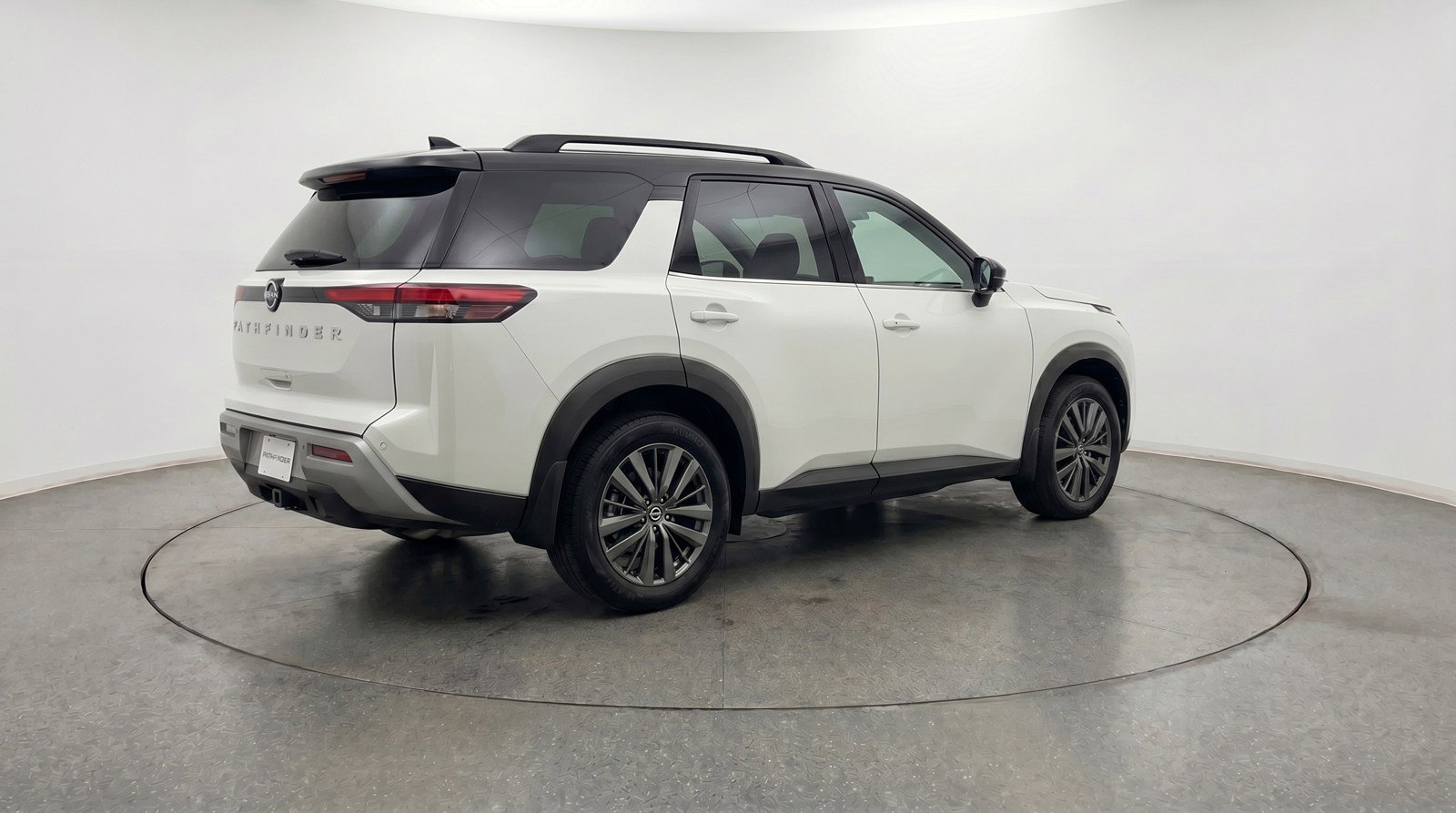 Used 2025 Nissan Pathfinder SV FWD image 9