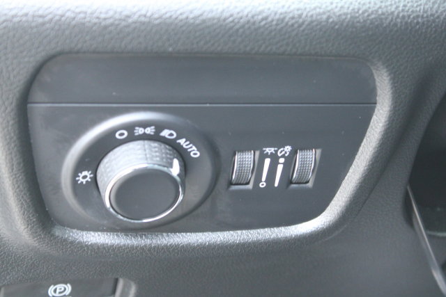 Used 2025 Jeep Grand Cherokee L Laredo w/ Luxury Tech Group I AWD/4WD image 8