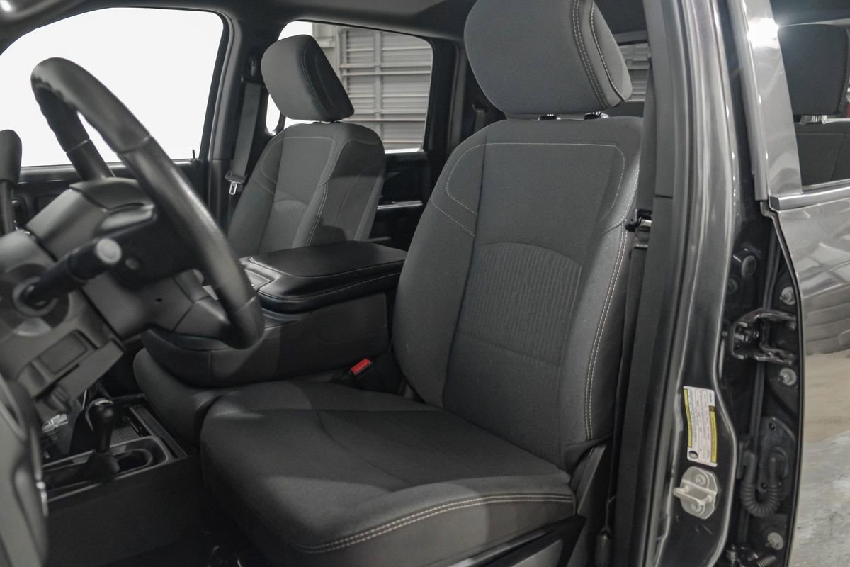 Used 2024 RAM 2500 Tradesman w/ Chrome Appearance Group image 32