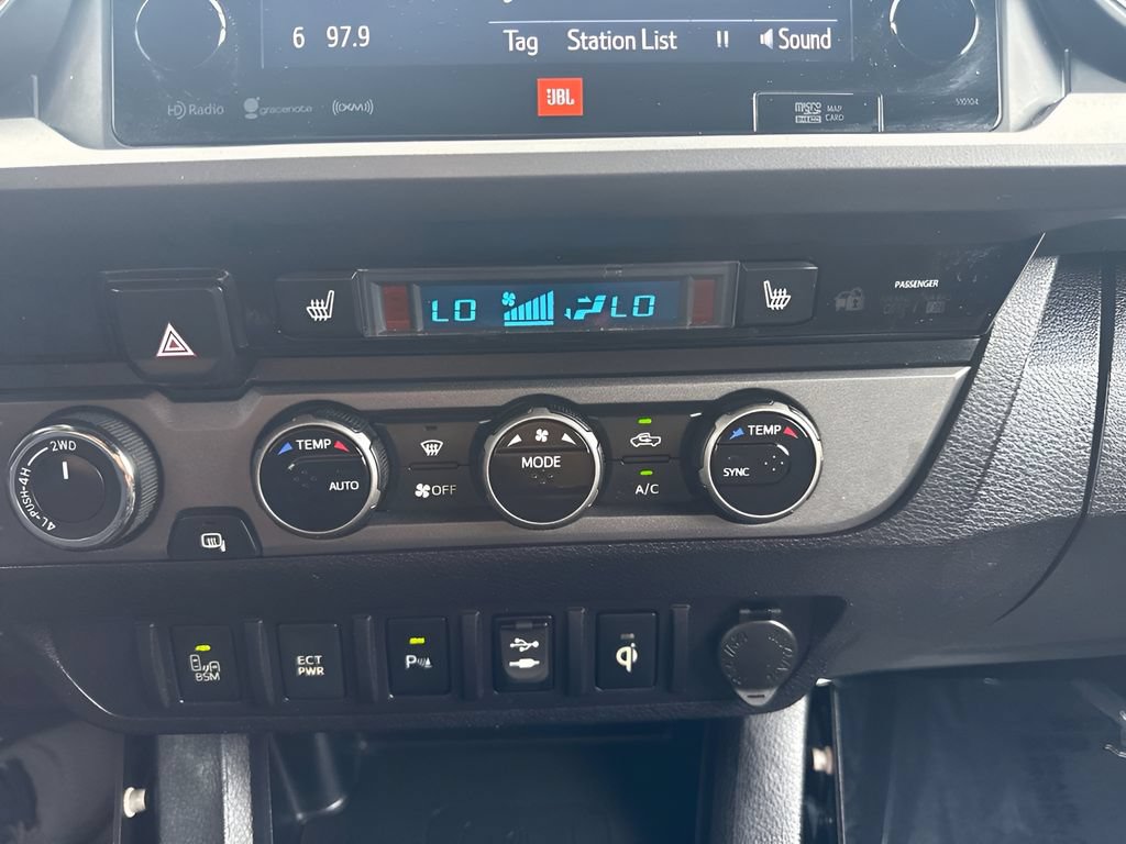 Used 2017 Toyota Tacoma TRD Off-Road AWD/4WD image 10