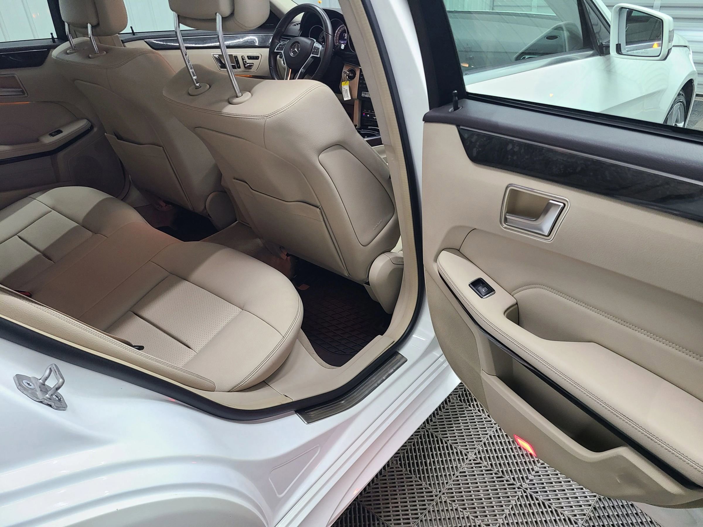 Used 2014 Mercedes-Benz E 350 Sedan image 38