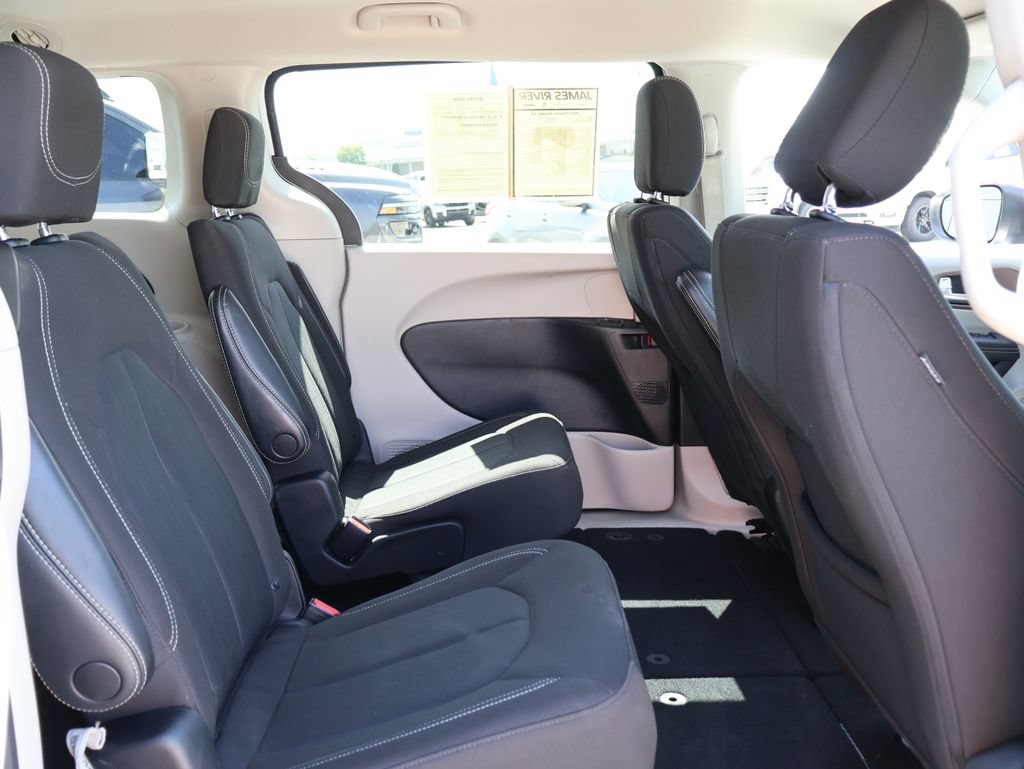 Used 2023 Chrysler Voyager LX FWD image 11