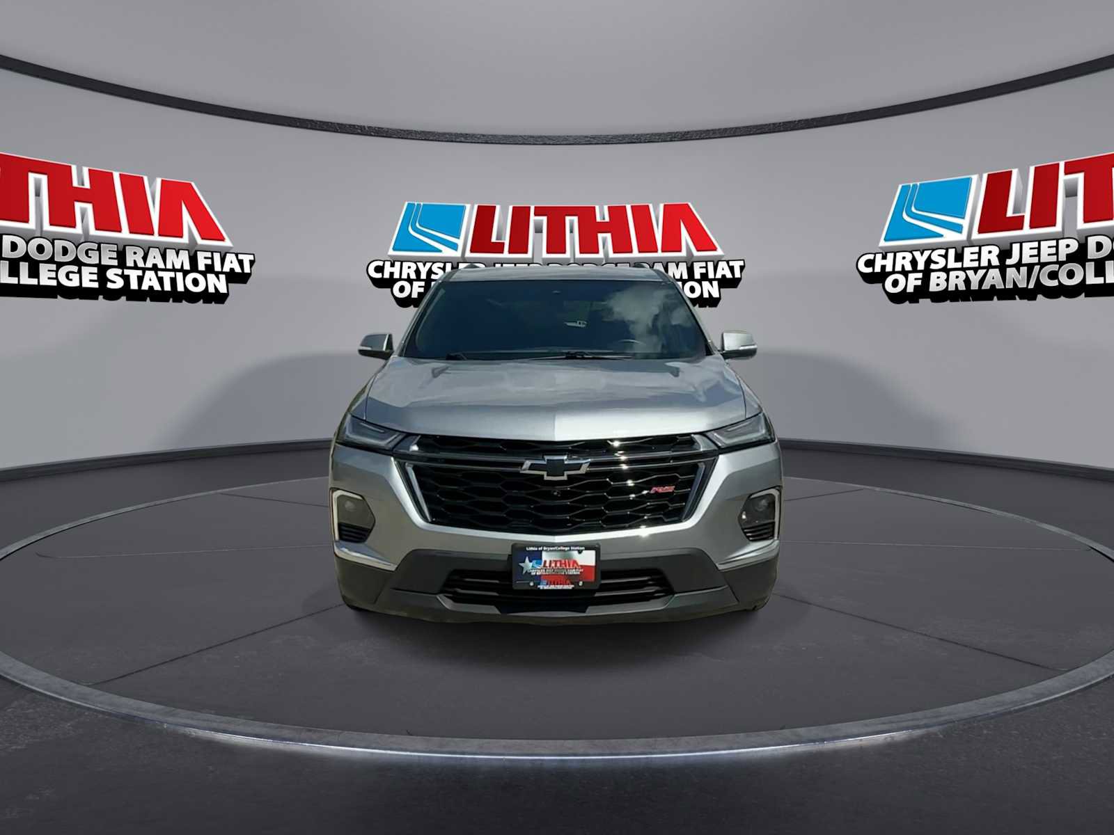 Used 2023 Chevrolet Traverse RS image 3