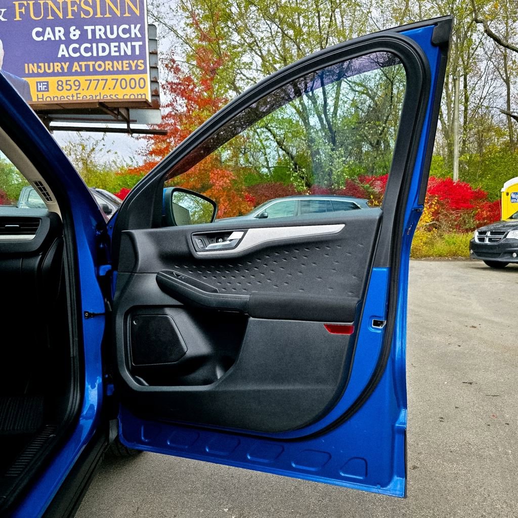 Used 2020 Ford Escape SE image 22