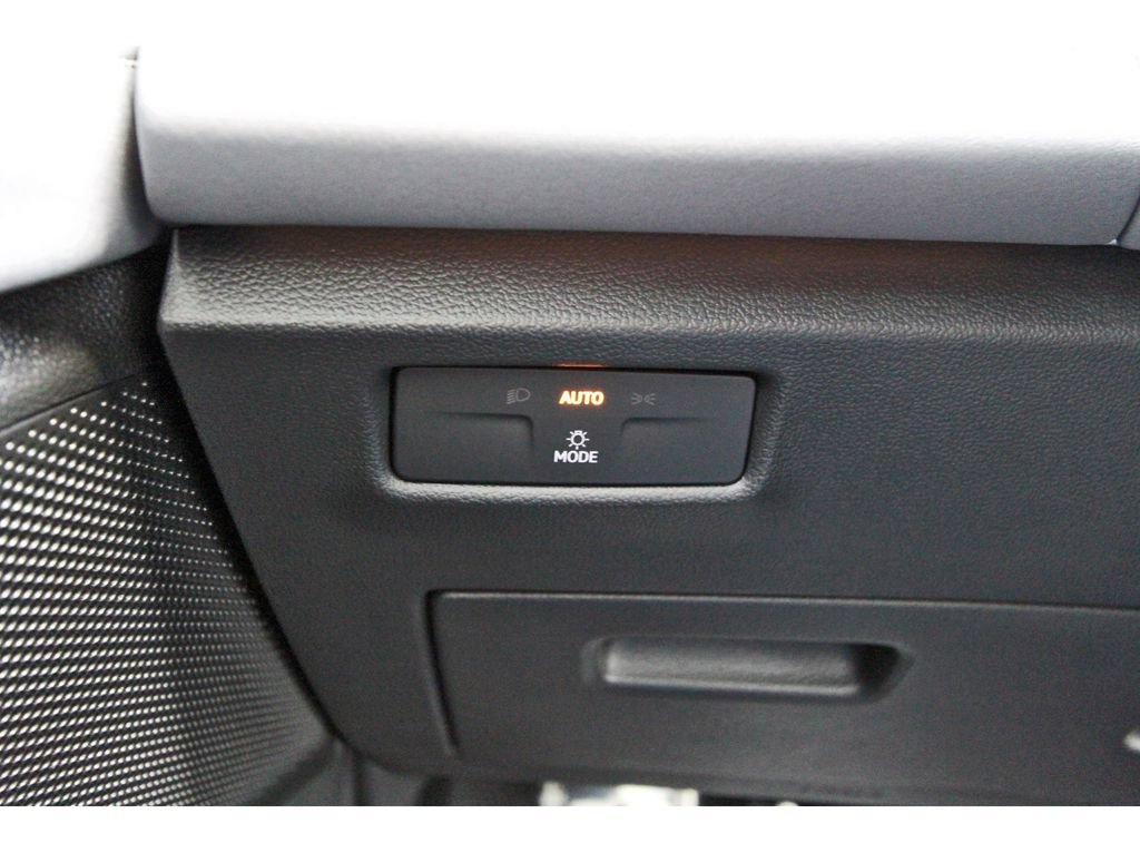 Used 2025 Volkswagen Tiguan SE R-Line AWD/4WD image 21