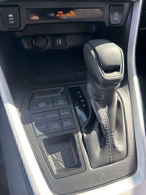 Certified 2025 Toyota RAV4 XLE w/ Convenience Package image 28