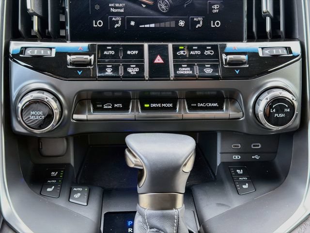 Used 2025 Lexus LX 600 4WD w/ Accessory Package (2T) image 36