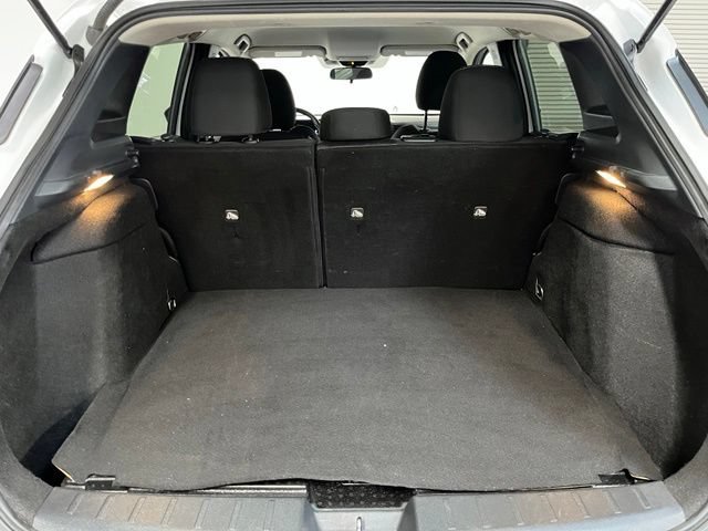 Used 2025 Nissan Kicks SV AWD/4WD image 14