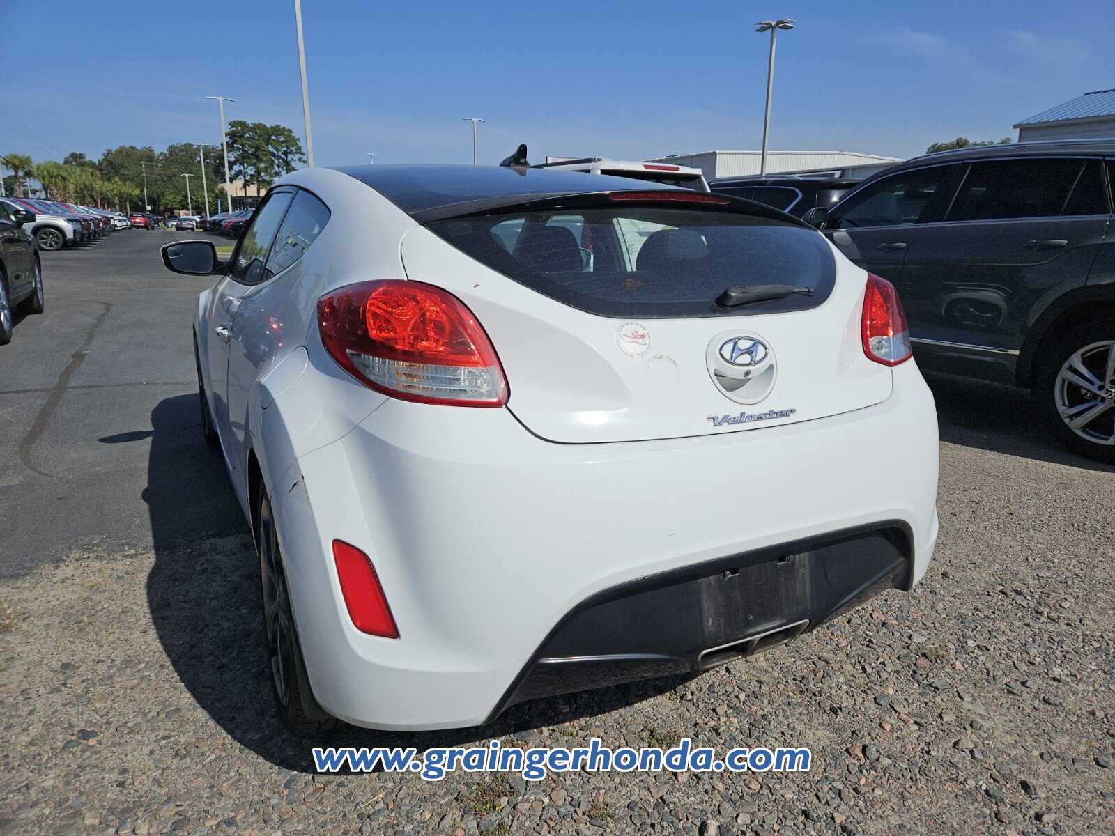 Used 2017 Hyundai Veloster Value Edition FWD image 9