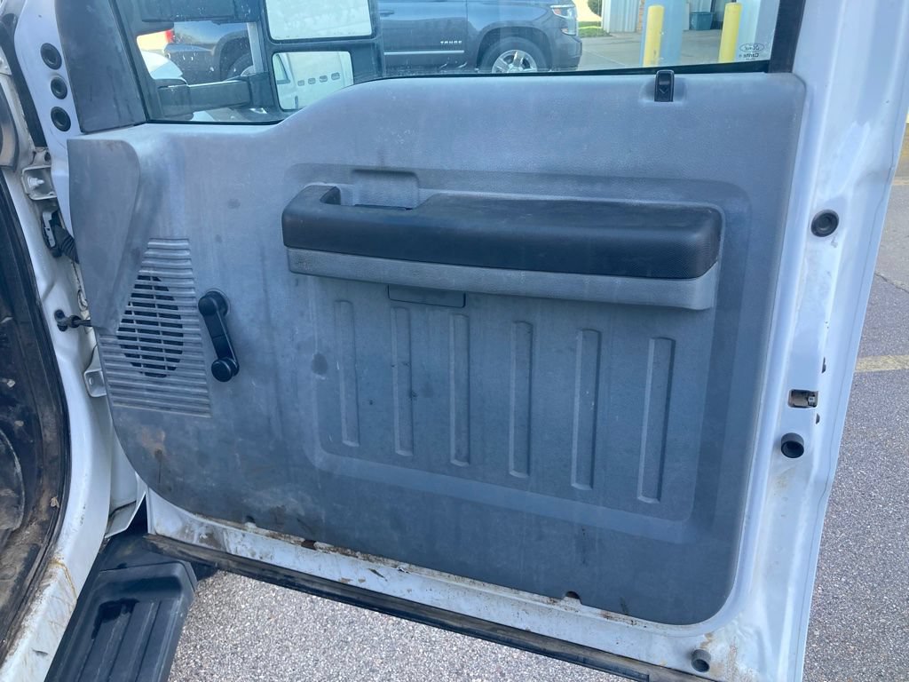 Used 2014 Ford F550 4x4 Regular Cab Super Duty image 17
