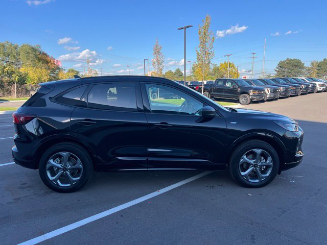 Used 2024 Ford Escape ST-Line w/ Tech Pack #1 AWD/4WD image 4